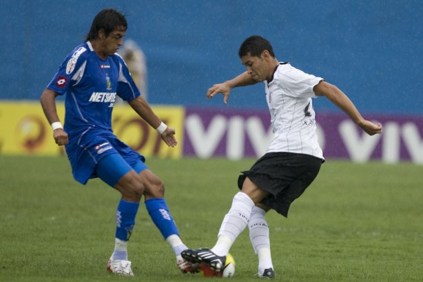 SANTO ANDRE/SP X CORINTHIANS/SP - em um lance da partida realizada esta tarde no estádio Bruno José Daniel, em Santo André, válido pelo Campeonato Paulista de 2009