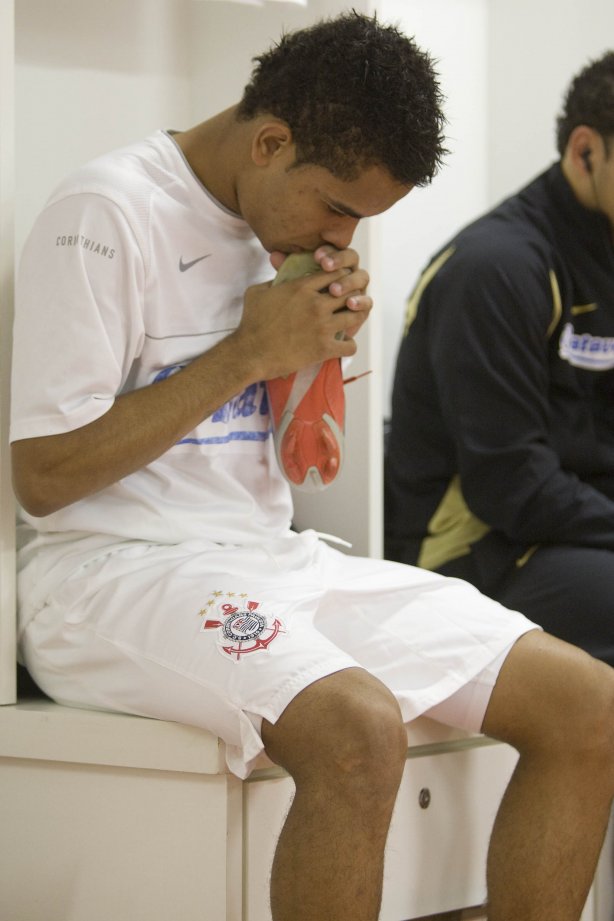 ATLETICO PARANAENSE/PR X CORINTHIANS/SP - nos vestiários antes da partida realizada esta noite no estádio da Arena da Baixada, em Curitiba, no jogo de ida válido pelas oitavas-de-final da Copa do Brasil 2009