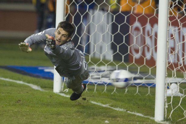 ATLETICO PARANAENSE/PR X CORINTHIANS/SP - em um lance da partida realizada esta noite no estádio da Arena da Baixada, em Curitiba, no jogo de ida válido pelas oitavas-de-final da Copa do Brasil 2009