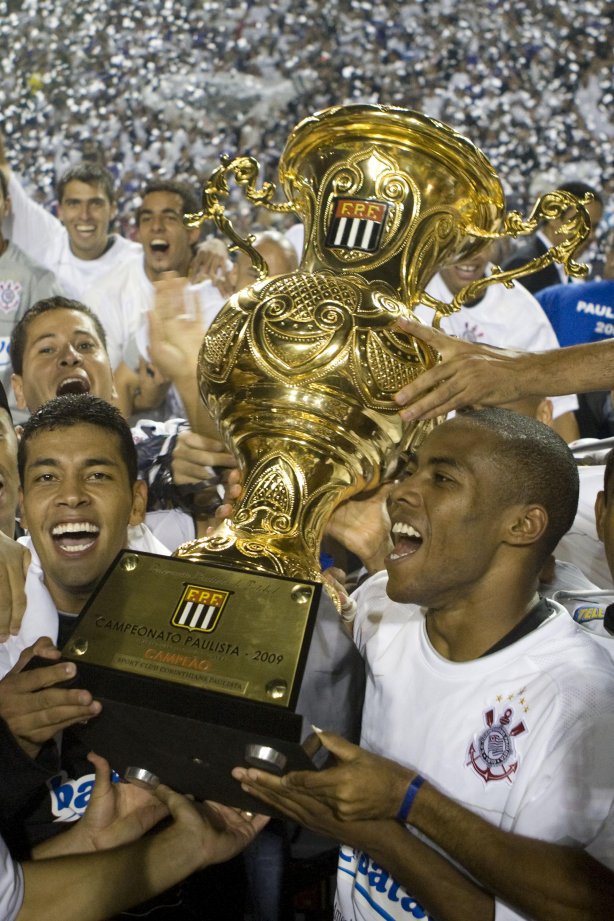 CORINTHIANS/SP X SANTOS/SANTOS - em um lance da partida realizada esta tarde no estádio do Pacaembu, zona oeste da cidade, na decisão do Campeonato Paulista de 2009