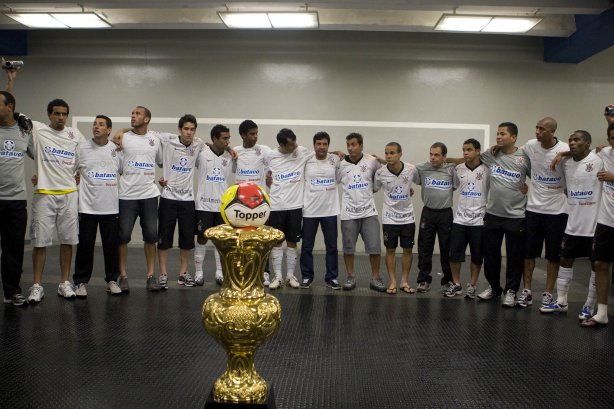 CORINTHIANS/SP X SANTOS/SANTOS - em um lance da partida realizada esta tarde no estádio do Pacaembu, zona oeste da cidade, na decisão do Campeonato Paulista de 2009