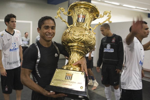 CORINTHIANS/SP X SANTOS/SANTOS - em um lance da partida realizada esta tarde no estádio do Pacaembu, zona oeste da cidade, na decisão do Campeonato Paulista de 2009