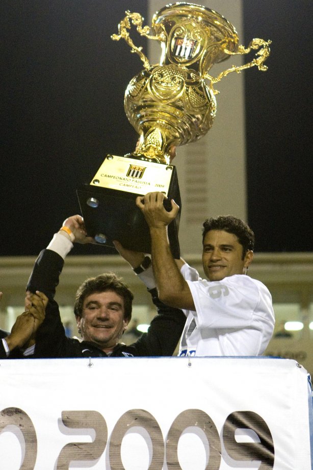CORINTHIANS/SP X SANTOS/SANTOS - em um lance da partida realizada esta tarde no estádio do Pacaembu, zona oeste da cidade, na decisão do Campeonato Paulista de 2009