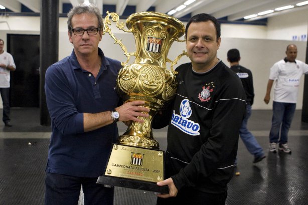 CORINTHIANS/SP X SANTOS/SANTOS - em um lance da partida realizada esta tarde no estádio do Pacaembu, zona oeste da cidade, na decisão do Campeonato Paulista de 2009