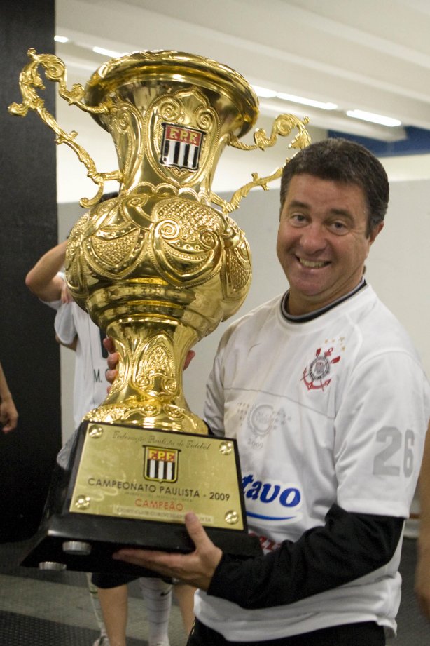 CORINTHIANS/SP X SANTOS/SANTOS - em um lance da partida realizada esta tarde no estádio do Pacaembu, zona oeste da cidade, na decisão do Campeonato Paulista de 2009