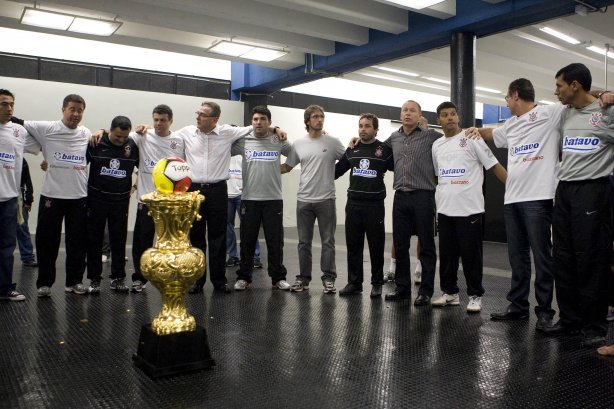 CORINTHIANS/SP X SANTOS/SANTOS - em um lance da partida realizada esta tarde no estádio do Pacaembu, zona oeste da cidade, na decisão do Campeonato Paulista de 2009