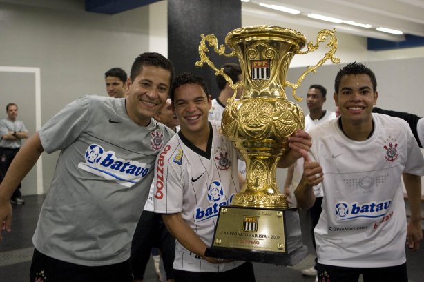 CORINTHIANS/SP X SANTOS/SANTOS - em um lance da partida realizada esta tarde no estádio do Pacaembu, zona oeste da cidade, na decisão do Campeonato Paulista de 2009