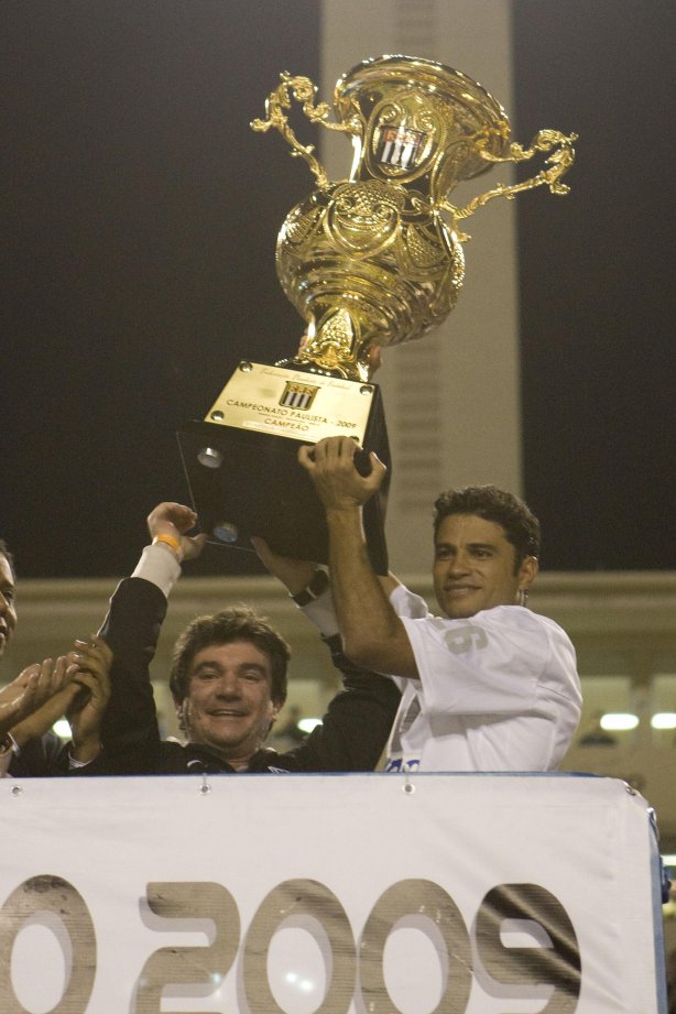 CORINTHIANS/SP X SANTOS/SANTOS - em um lance da partida realizada esta tarde no estádio do Pacaembu, zona oeste da cidade, na decisão do Campeonato Paulista de 2009