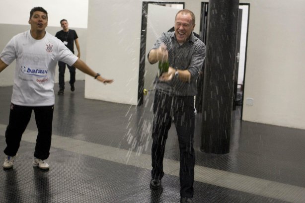 CORINTHIANS/SP X SANTOS/SANTOS - em um lance da partida realizada esta tarde no estádio do Pacaembu, zona oeste da cidade, na decisão do Campeonato Paulista de 2009