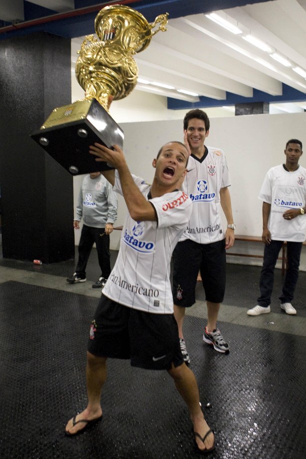 CORINTHIANS/SP X SANTOS/SANTOS - em um lance da partida realizada esta tarde no estádio do Pacaembu, zona oeste da cidade, na decisão do Campeonato Paulista de 2009