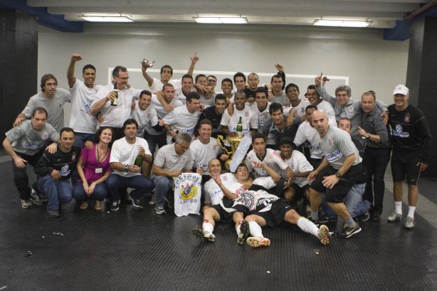 CORINTHIANS/SP X SANTOS/SANTOS - em um lance da partida realizada esta tarde no estádio do Pacaembu, zona oeste da cidade, na decisão do Campeonato Paulista de 2009