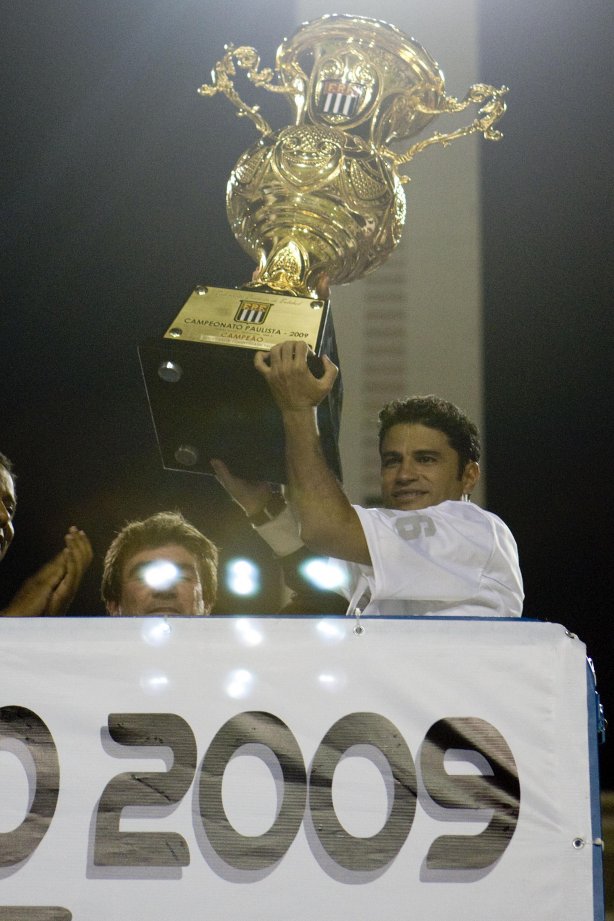 CORINTHIANS/SP X SANTOS/SANTOS - em um lance da partida realizada esta tarde no estádio do Pacaembu, zona oeste da cidade, na decisão do Campeonato Paulista de 2009