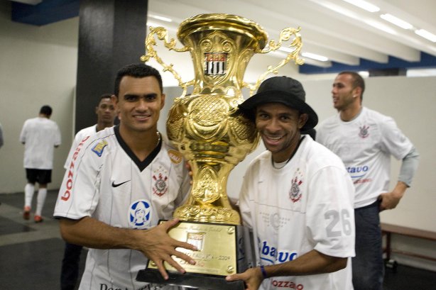 CORINTHIANS/SP X SANTOS/SANTOS - em um lance da partida realizada esta tarde no estádio do Pacaembu, zona oeste da cidade, na decisão do Campeonato Paulista de 2009