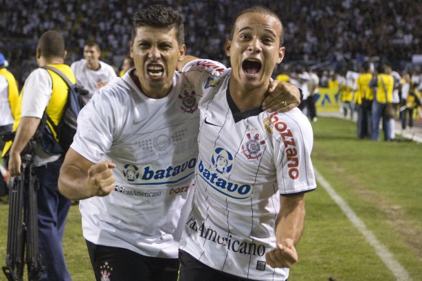 CORINTHIANS/SP X SANTOS/SANTOS - em um lance da partida realizada esta tarde no estádio do Pacaembu, zona oeste da cidade, na decisão do Campeonato Paulista de 2009