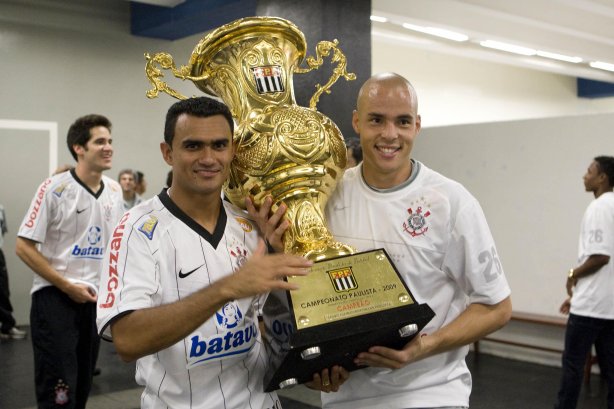 CORINTHIANS/SP X SANTOS/SANTOS - em um lance da partida realizada esta tarde no estádio do Pacaembu, zona oeste da cidade, na decisão do Campeonato Paulista de 2009