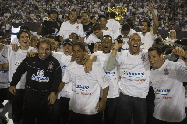 CORINTHIANS/SP X SANTOS/SANTOS - em um lance da partida realizada esta tarde no estádio do Pacaembu, zona oeste da cidade, na decisão do Campeonato Paulista de 2009