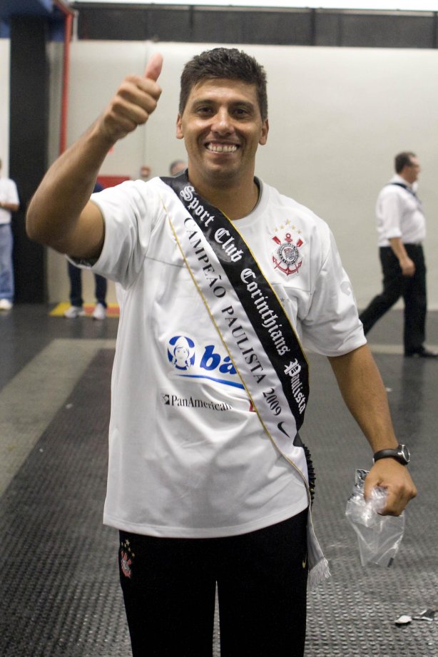 CORINTHIANS/SP X SANTOS/SANTOS - em um lance da partida realizada esta tarde no estádio do Pacaembu, zona oeste da cidade, na decisão do Campeonato Paulista de 2009