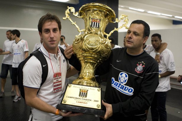 CORINTHIANS/SP X SANTOS/SANTOS - em um lance da partida realizada esta tarde no estádio do Pacaembu, zona oeste da cidade, na decisão do Campeonato Paulista de 2009
