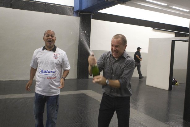 CORINTHIANS/SP X SANTOS/SANTOS - em um lance da partida realizada esta tarde no estádio do Pacaembu, zona oeste da cidade, na decisão do Campeonato Paulista de 2009