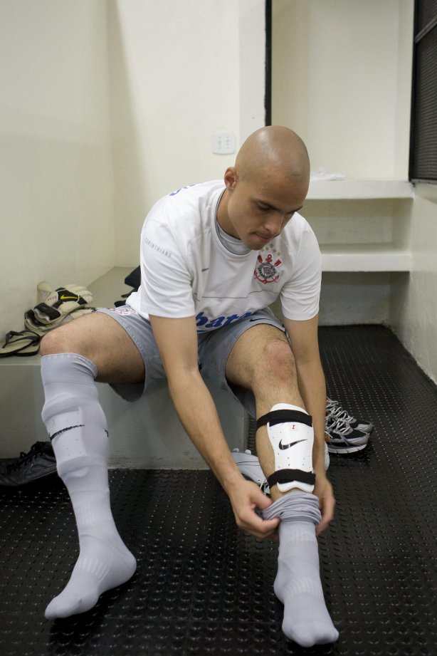 CORINTHIANS/SP X SANTOS/SANTOS - nos vestiários antes da partida realizada esta tarde no estádio do Pacaembu, zona oeste da cidade, na decisão do Campeonato Paulista de 2009