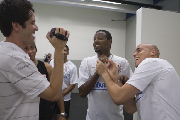 CORINTHIANS/SP X SANTOS/SANTOS - nos vestiários antes da partida realizada esta tarde no estádio do Pacaembu, zona oeste da cidade, na decisão do Campeonato Paulista de 2009