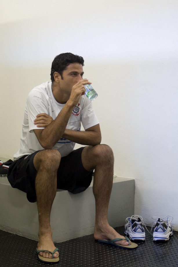 CORINTHIANS/SP X SANTOS/SANTOS - nos vestiários antes da partida realizada esta tarde no estádio do Pacaembu, zona oeste da cidade, na decisão do Campeonato Paulista de 2009