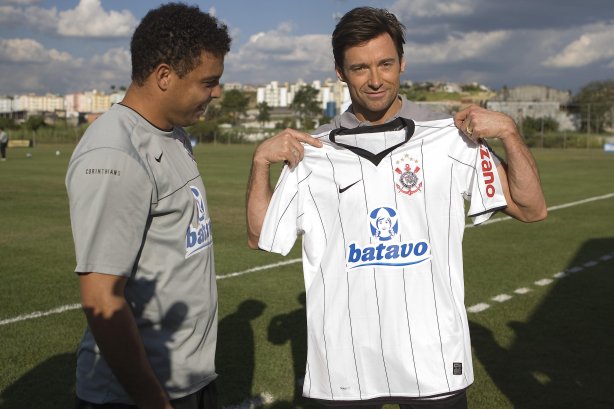 O ator Hugh Jackman, o Volverine, veio ao Brasil para divulgar o filme X-Men- origens e quia conhecer o atacante Ronaldo antes do treino do Corinthians realizado esta tarde no Parque Ecológico do Tiete, na zona leste da cidade