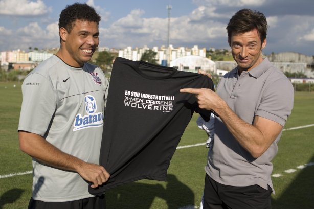 O ator Hugh Jackman, o Volverine, veio ao Brasil para divulgar o filme X-Men- origens e quia conhecer o atacante Ronaldo antes do treino do Corinthians realizado esta tarde no Parque Ecológico do Tiete, na zona leste da cidade