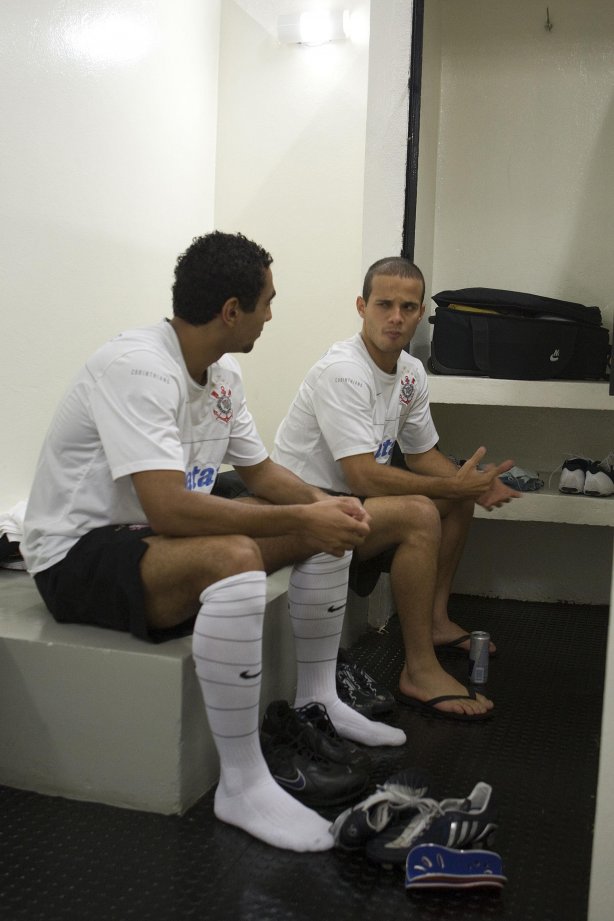 CORINTHIANS/SP X ATLETICO PARANAENSE/PR - nos vestiários antes da partida realizada esta noite no estádio do Pacaembu, zona oeste da cidade, na decisão da vaga pelas oitavas de final da Copa do Brasil 2009