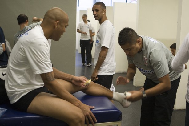 CORINTHIANS/SP X INTERNACIONAL/RS - nos vestiários antes da partida realizada esta tarde no estádio do Pacaembu, zona oeste da cidade, na primeira partida pelo Campeonato Brasileiro de 2009