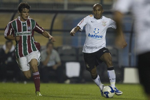 CORINTHIANS/SP X FLUMINENSE/RJ - em um lance da partida realizada esta noite no estádio do Pacaembu, zona oeste da cidade, na primeira partida válida pelas quartas de final da Copa do Brasil 2009
