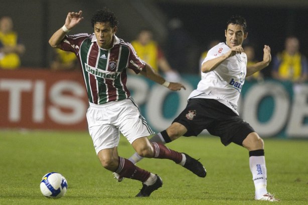 CORINTHIANS/SP X FLUMINENSE/RJ - em um lance da partida realizada esta noite no estádio do Pacaembu, zona oeste da cidade, na primeira partida válida pelas quartas de final da Copa do Brasil 2009