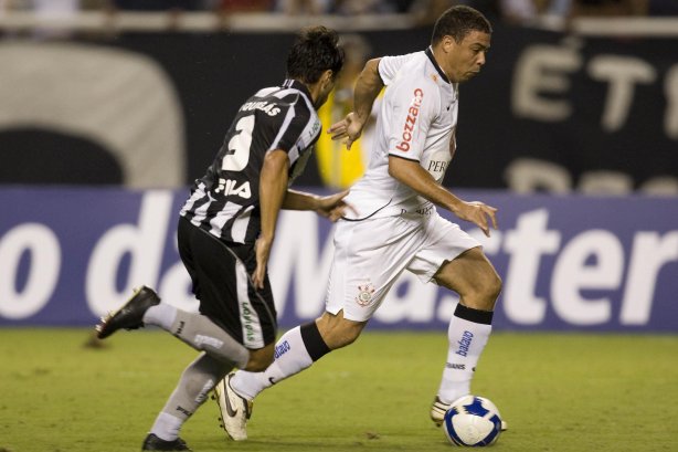 BOTAFOGO/RJ X CORINTHIANS/SP - em um lance da partida realizada esta noite no estádio do Engenhão, válido pelo Campeonato Brasileiro de 2009