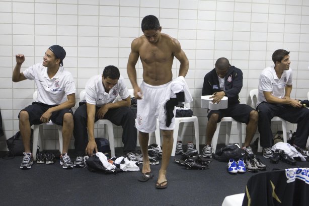 BOTAFOGO/RJ X CORINTHIANS/SP - nos vestiários antes da partida realizada esta noite no estádio do Engenhão, válido pelo Campeonato Brasileiro de 2009