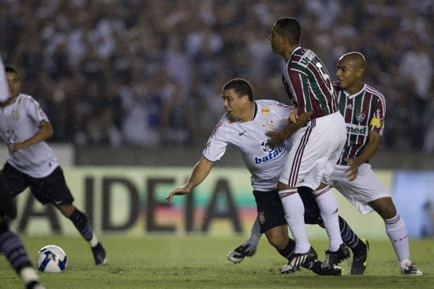 FLUMINENSE/RJ X CORINTHIANS/SP - em um lance da partida realizada esta noite no estádio do Maracanã, válida pela decisão nas oitavas de final da Copa do Brasil 2009