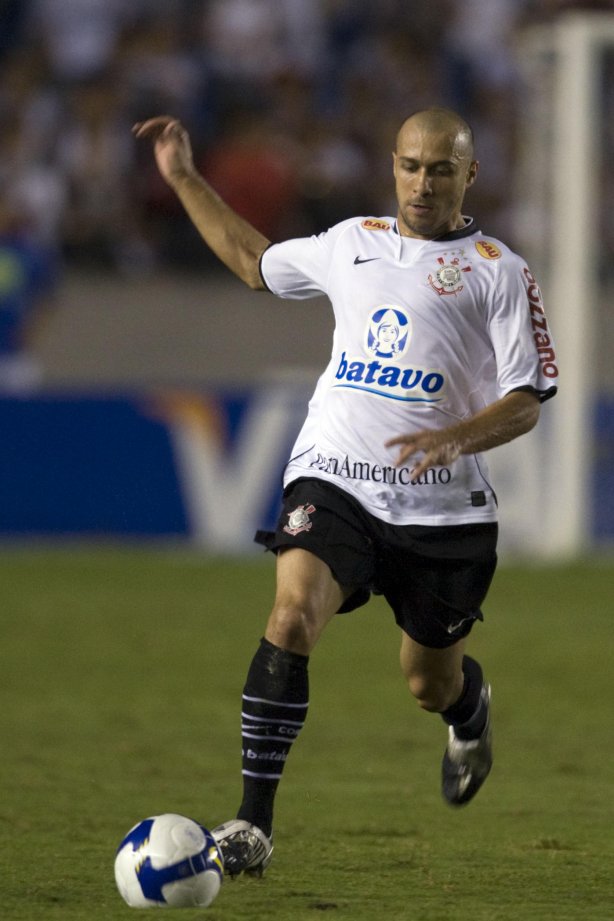 FLUMINENSE/RJ X CORINTHIANS/SP - em um lance da partida realizada esta noite no estádio do Maracanã, válida pela decisão nas oitavas de final da Copa do Brasil 2009