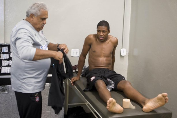 CORINTHIANS/SP X BARUERI/SP - nos vestiários antes da partida realizada esta noite no estádio do Pacaembu, válida pelo Campeonato Brasileiro de 2009