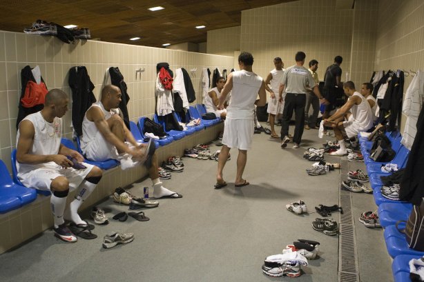VASCO/RIO DE JANEIRO X CORINTHIANS/SAO PAULO - nos vestiários antes da partida realizada esta noite no estádio do Maracanã, na primeira partida das semi finais da Copa do Brasil 2009