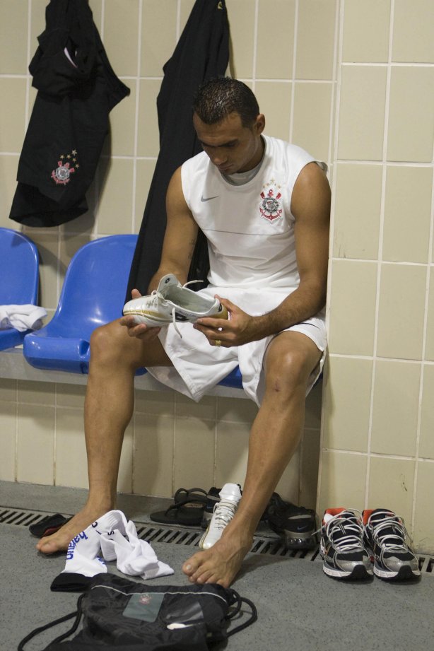 VASCO/RIO DE JANEIRO X CORINTHIANS/SAO PAULO - nos vestiários antes da partida realizada esta noite no estádio do Maracanã, na primeira partida das semi finais da Copa do Brasil 2009
