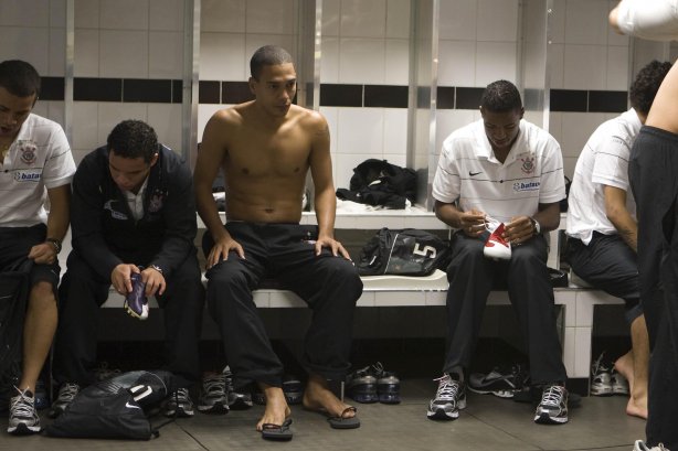 SANTOS/SP X CORINTHIANS/SP - nos vestiários antes da partida realizada esta tarde no estádio da Vila Belmiro, válida pelo Campeonato Brasileiro de 2009
