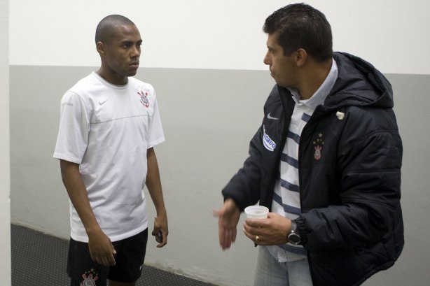 CORINTHIANS/SP X INTERNACIONAL/RS - nos vestiários antes da partida realizada esta noite no estádio do Pacaembu, zona oeste da cidade, na primeira partida da decisão da Copa do Brasil 2009