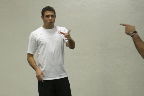 CORINTHIANS/SP X INTERNACIONAL/RS - nos vestiários antes da partida realizada esta noite no estádio do Pacaembu, zona oeste da cidade, na primeira partida da decisão da Copa do Brasil 2009