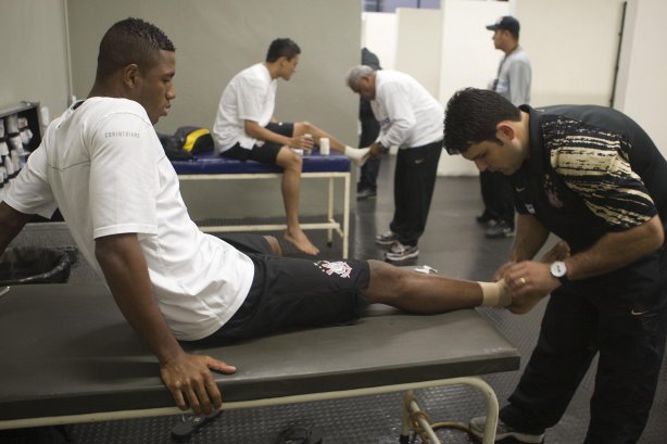 CORINTHIANS/SP X SAO PAULO/SP - nos vestiários antes da partida realizada esta noite no estádio do Pacaembu, zona oeste da cidade, válida pelo primeiro turno do Campeonato Brasileiro de 2009