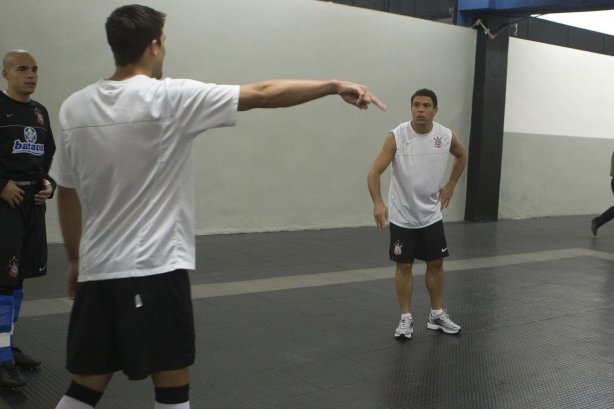 CORINTHIANS/SP X SAO PAULO/SP - nos vestiários antes da partida realizada esta noite no estádio do Pacaembu, zona oeste da cidade, válida pelo primeiro turno do Campeonato Brasileiro de 2009