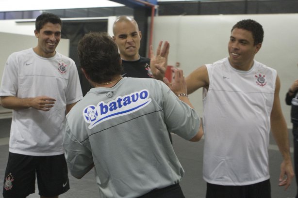 CORINTHIANS/SP X SAO PAULO/SP - nos vestiários antes da partida realizada esta noite no estádio do Pacaembu, zona oeste da cidade, válida pelo primeiro turno do Campeonato Brasileiro de 2009