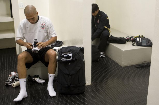 CORINTHIANS/SP X SAO PAULO/SP - nos vestiários antes da partida realizada esta noite no estádio do Pacaembu, zona oeste da cidade, válida pelo primeiro turno do Campeonato Brasileiro de 2009