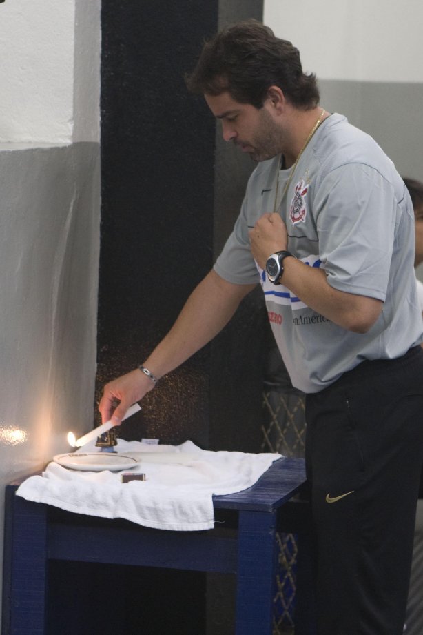 CORINTHIANS/SP X SAO PAULO/SP - nos vestiários antes da partida realizada esta noite no estádio do Pacaembu, zona oeste da cidade, válida pelo primeiro turno do Campeonato Brasileiro de 2009