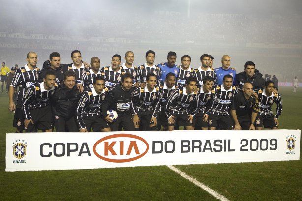 INTERNACIONAL/RS X CORINTHIANS/SP - Time posado do Corinthians na partida realizada esta noite no estádio Beira-Rio, em Porto Alegre, no jogo de decisão da Copa do Brasil 2009