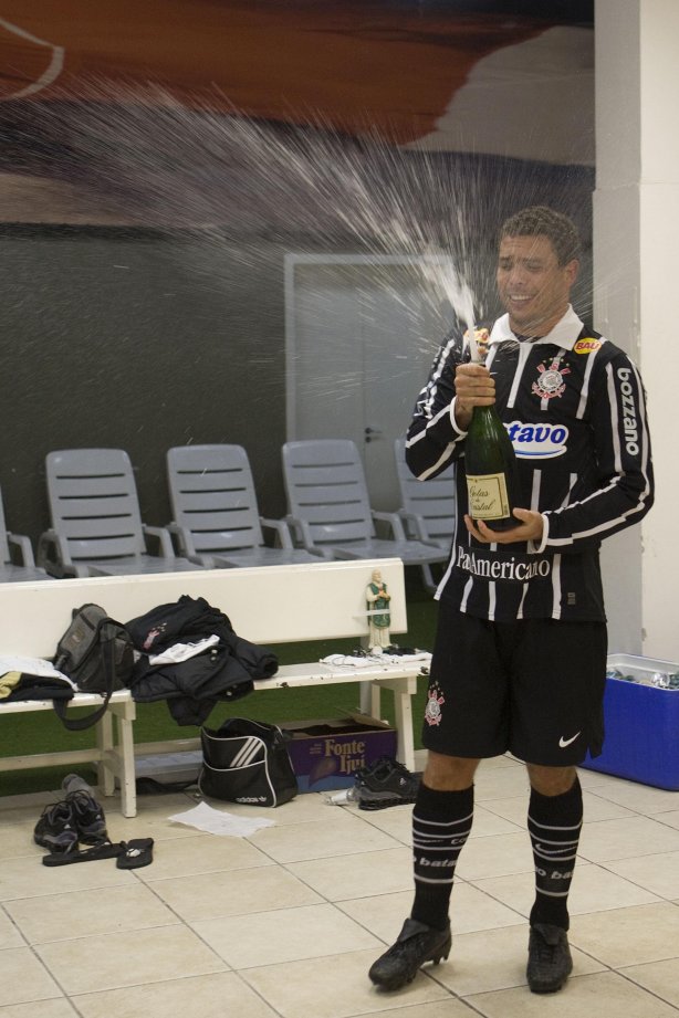 INTERNACIONAL/RS X CORINTHIANS/SP - nos vestiários após a partida realizada esta noite no estádio Beira-Rio, em Porto Alegre, no jogo de decisão da Copa do Brasil 2009