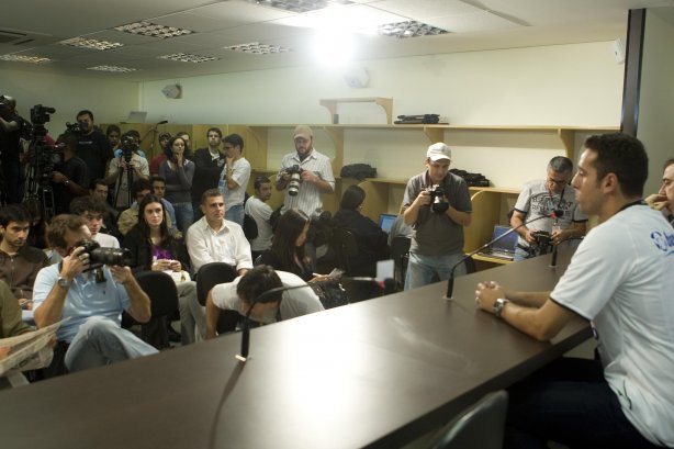 O meia Edu, Ex-Valencia, foi apresentado como novo reforco do time hoje pela manhã no Parque São Jorge; o próximo jogo do time será amanhã, 4a. feira, 08/07, contra o Fluminense, no Pacaembu, pelo Campeonato Brasileiro 2009